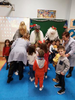 VISITA DE SUS MAJESTADES LOS REYES MAGOS  - Foto 51